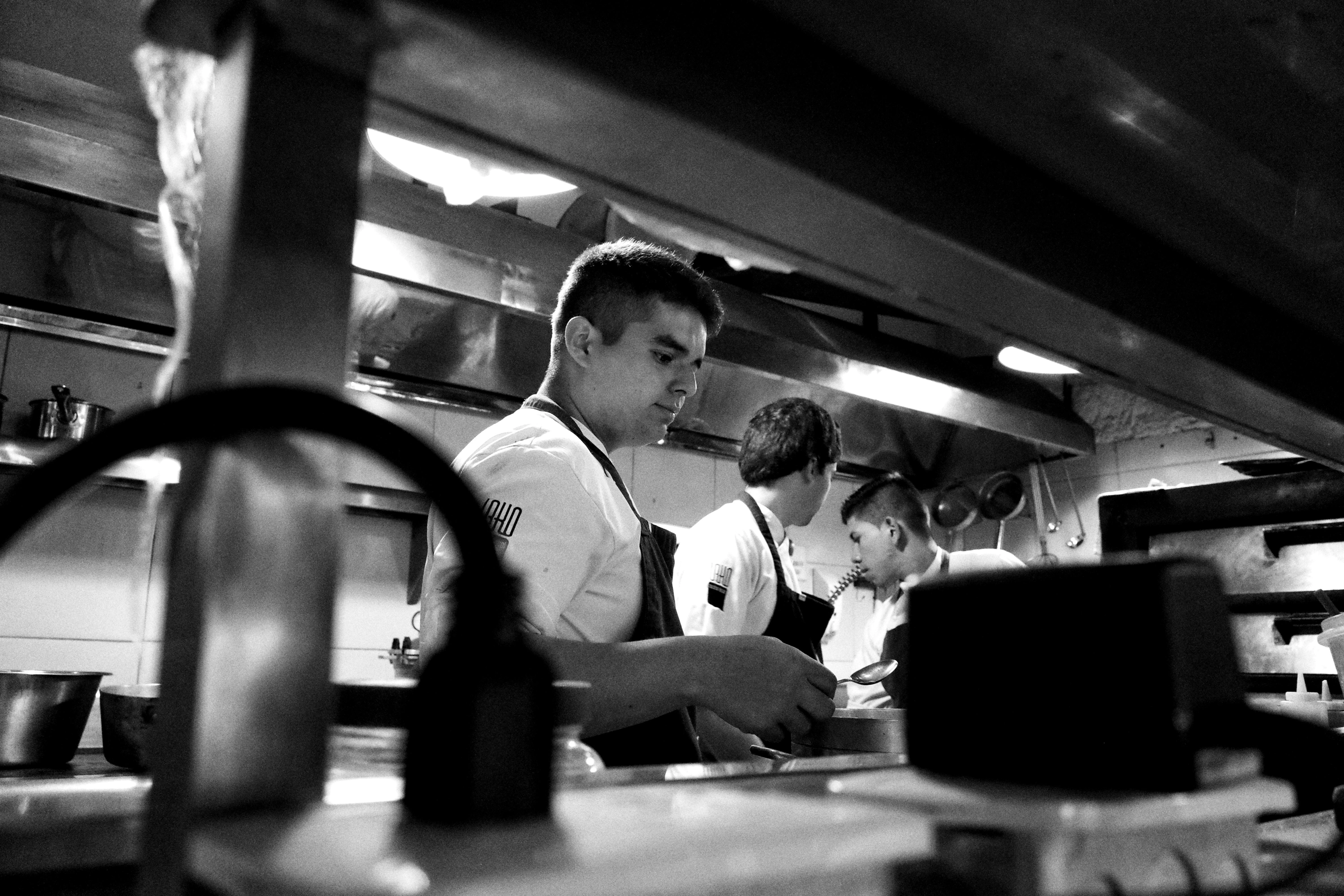 Brigade en cuisine professionnelle — différences de salaires selon l'établissement