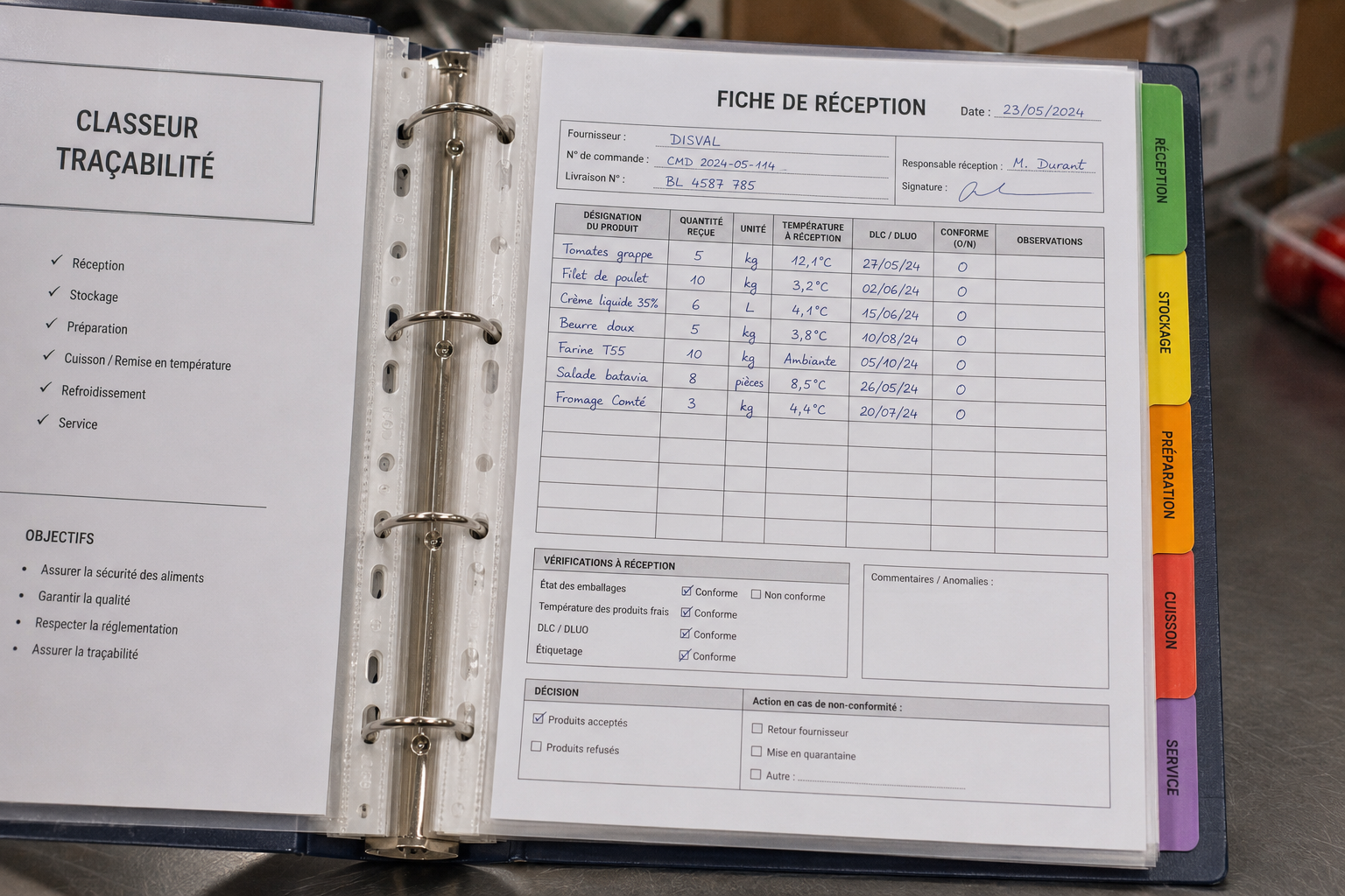 Classeur de tra&ccedil;abilit&eacute; avec bons de livraison, &eacute;tiquettes fournisseurs et fiches de r&eacute;ception dat&eacute;es